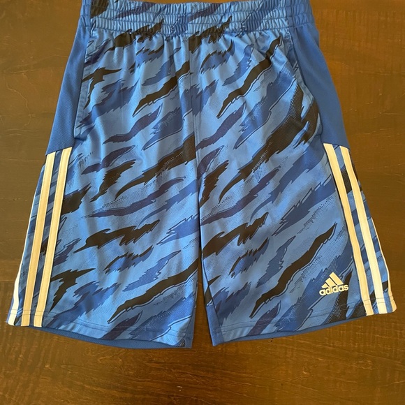 Boys Adidas shorts - Picture 4 of 5